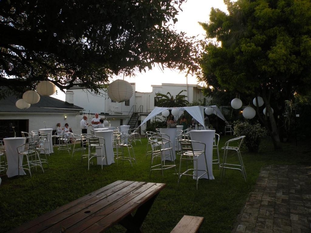 The Historic Pig And Whistle Inn Bathurst Exterior foto